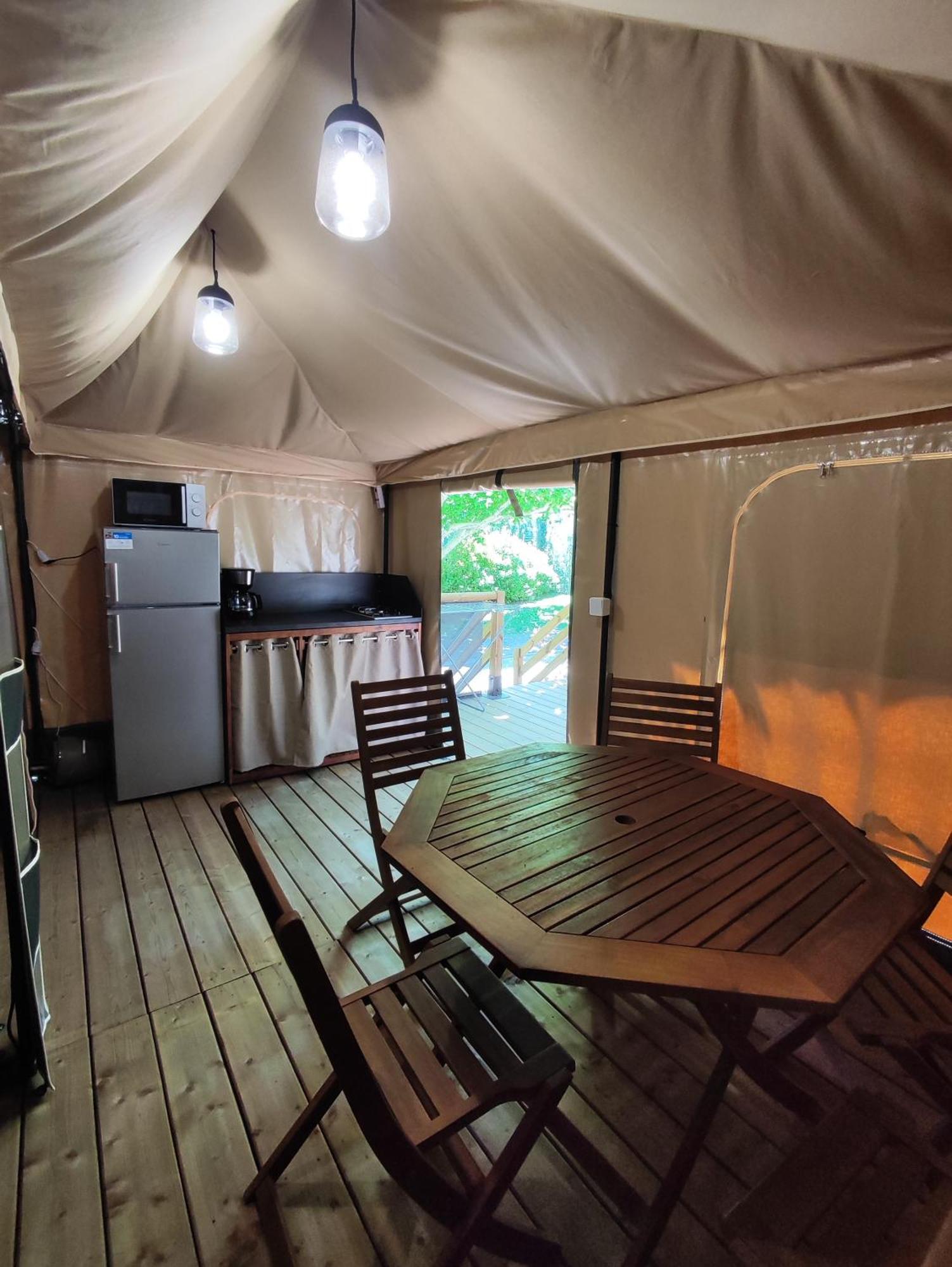 Camping Porte Des Alpilles By M.A Destination Glamping Saint-Étienne-du-Grès Eksteriør billede