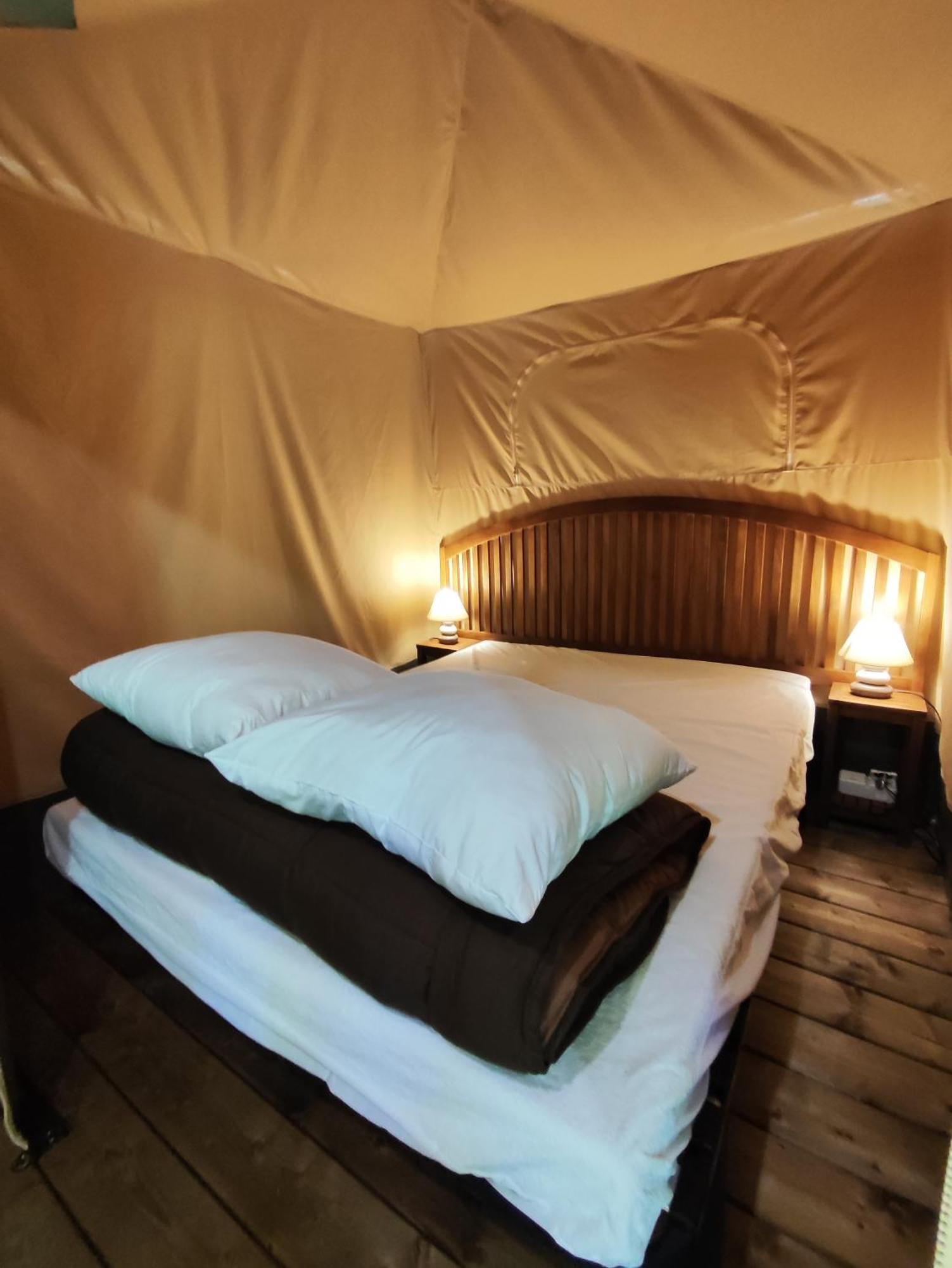 Camping Porte Des Alpilles By M.A Destination Glamping Saint-Étienne-du-Grès Eksteriør billede