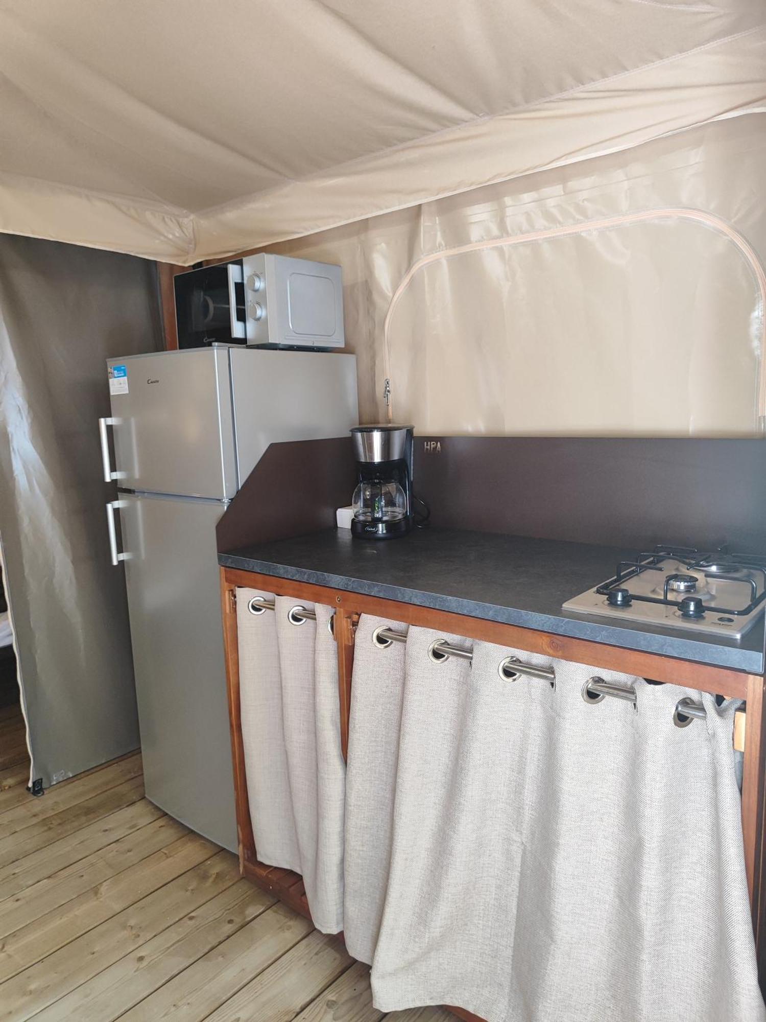 Camping Porte Des Alpilles By M.A Destination Glamping Saint-Étienne-du-Grès Eksteriør billede