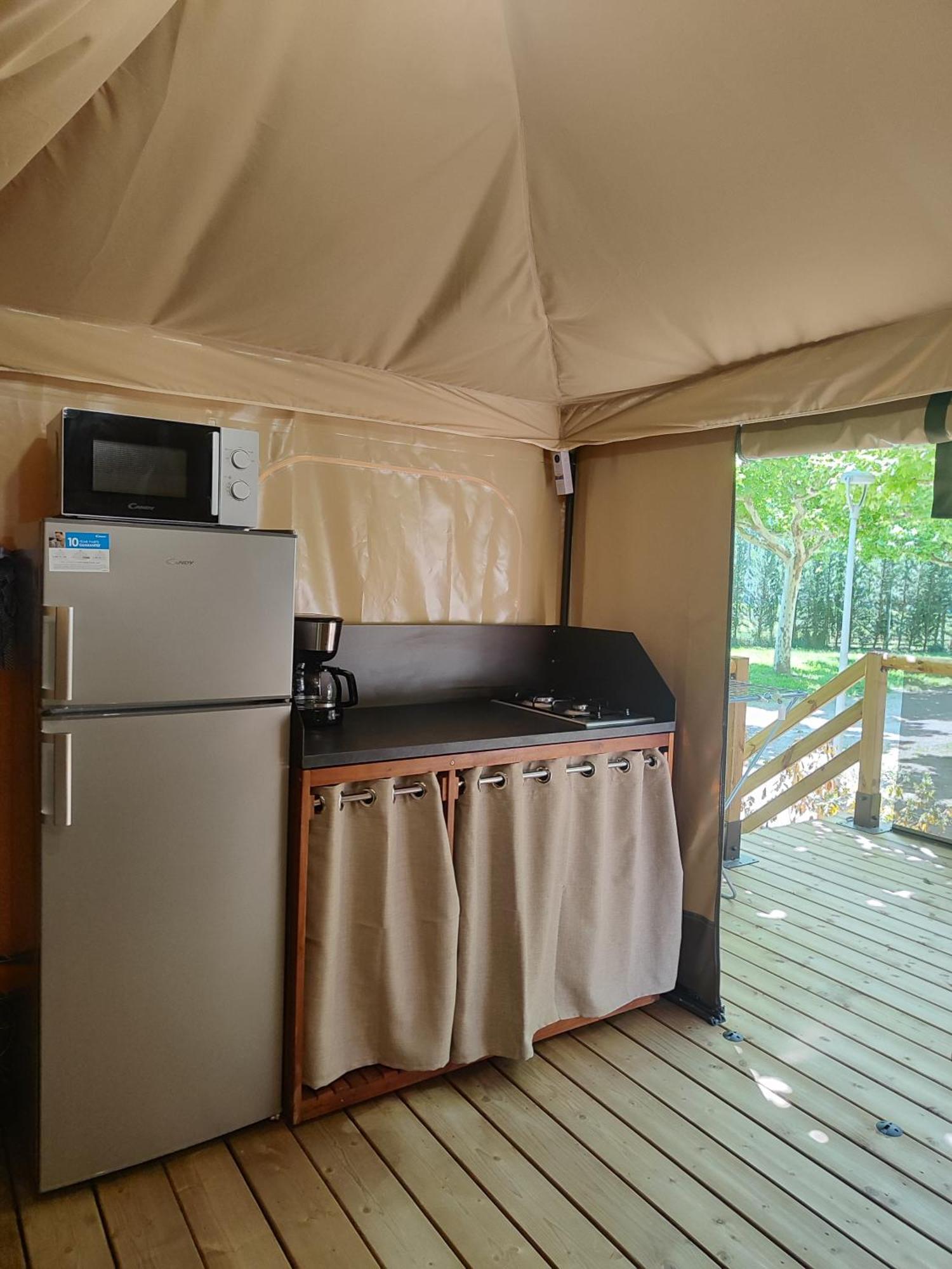 Camping Porte Des Alpilles By M.A Destination Glamping Saint-Étienne-du-Grès Eksteriør billede