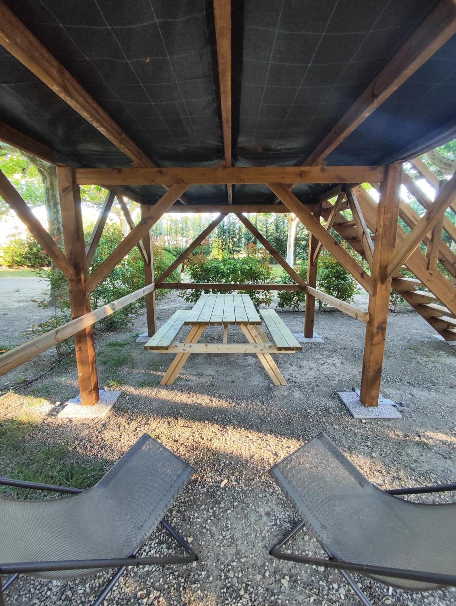 Camping Porte Des Alpilles By M.A Destination Glamping Saint-Étienne-du-Grès Eksteriør billede