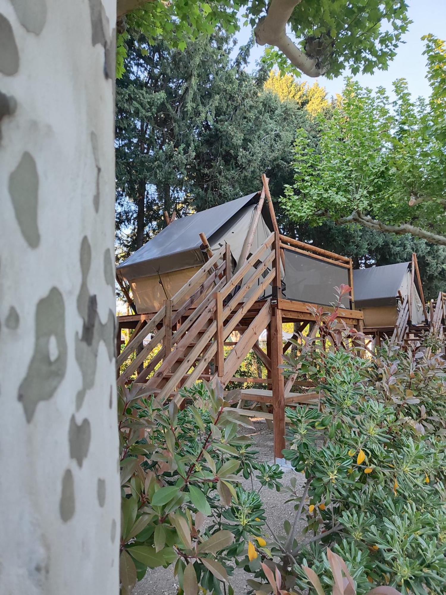 Camping Porte Des Alpilles By M.A Destination Glamping Saint-Étienne-du-Grès Eksteriør billede