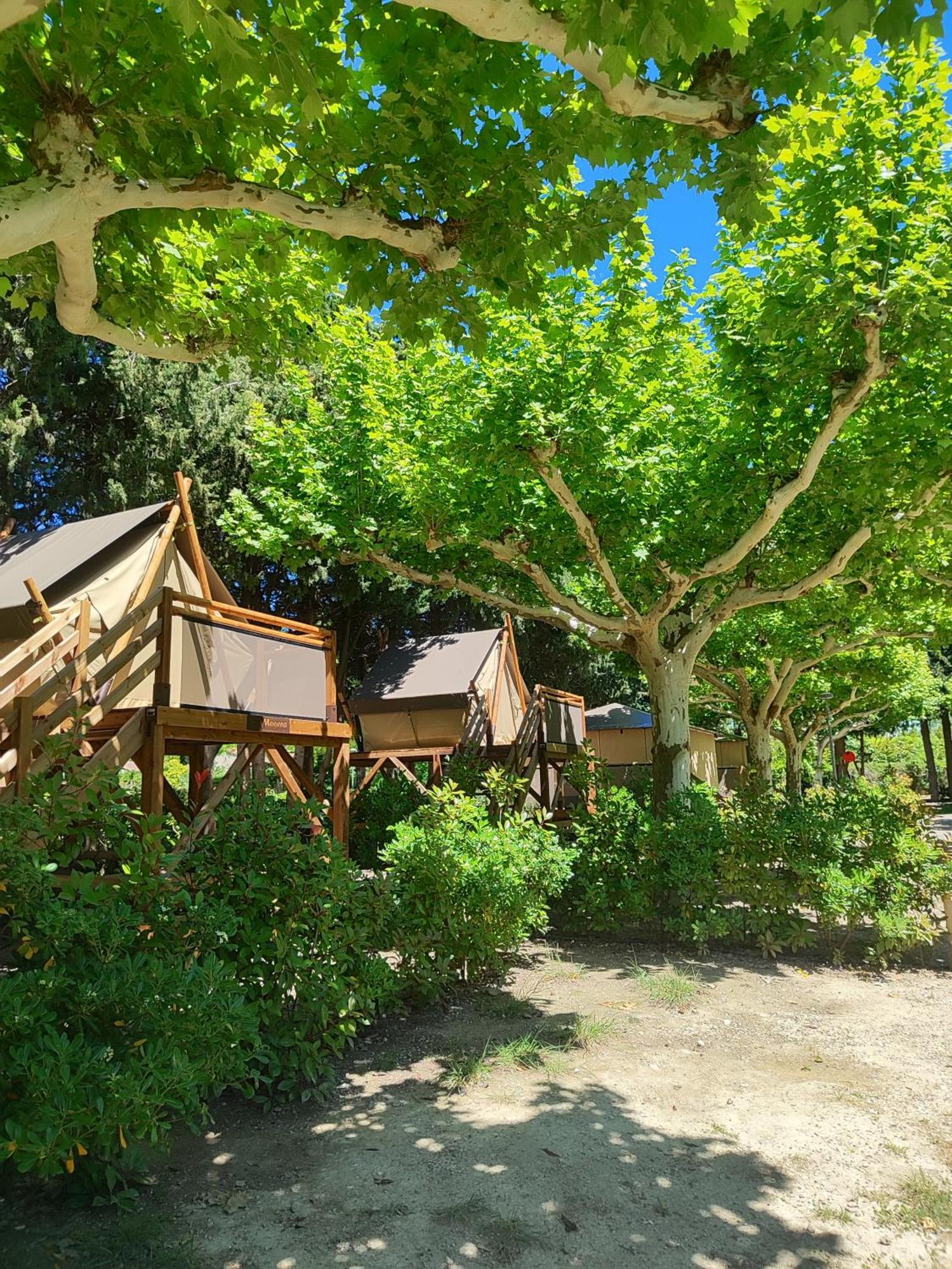 Camping Porte Des Alpilles By M.A Destination Glamping Saint-Étienne-du-Grès Eksteriør billede