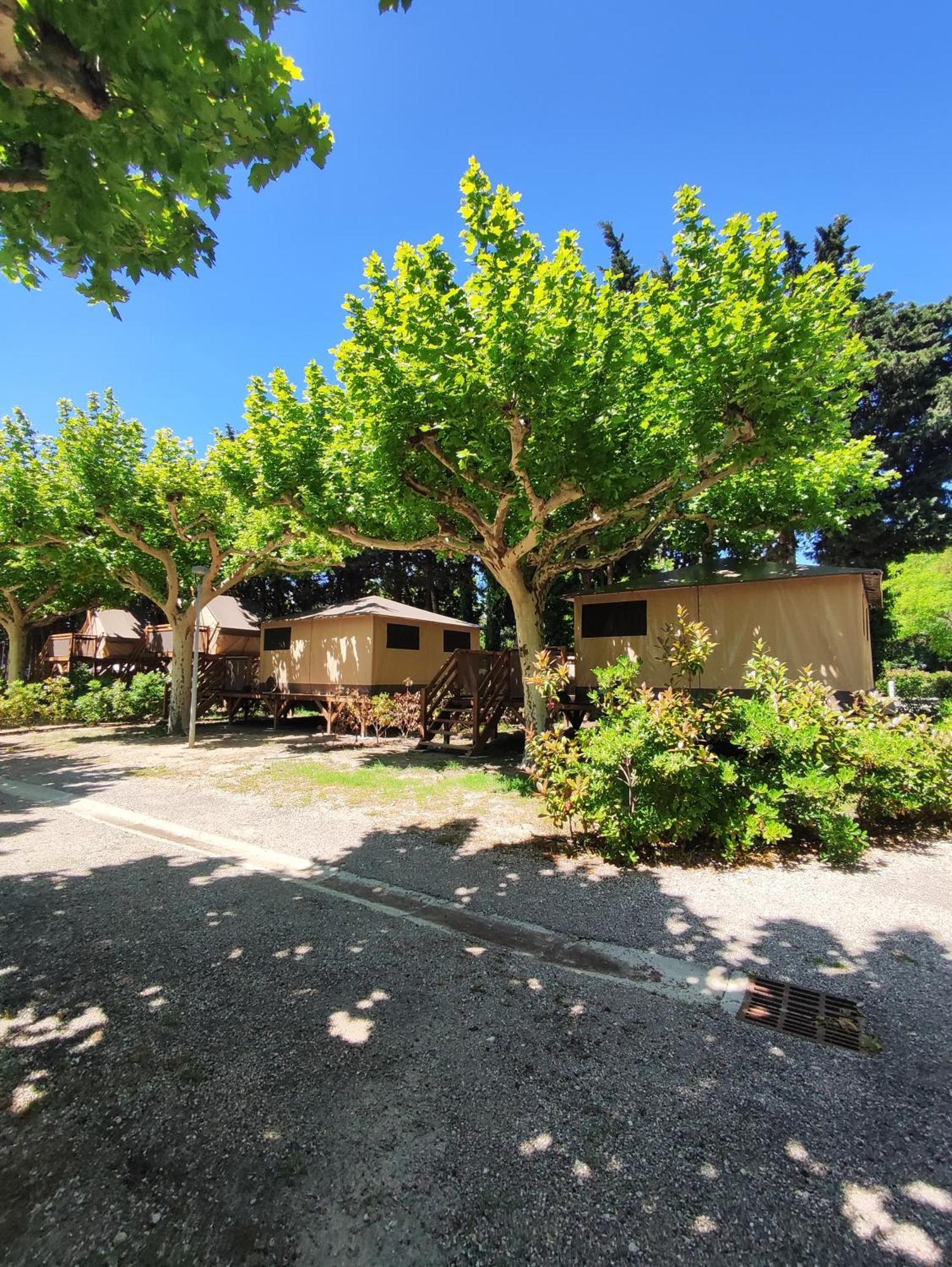 Camping Porte Des Alpilles By M.A Destination Glamping Saint-Étienne-du-Grès Eksteriør billede