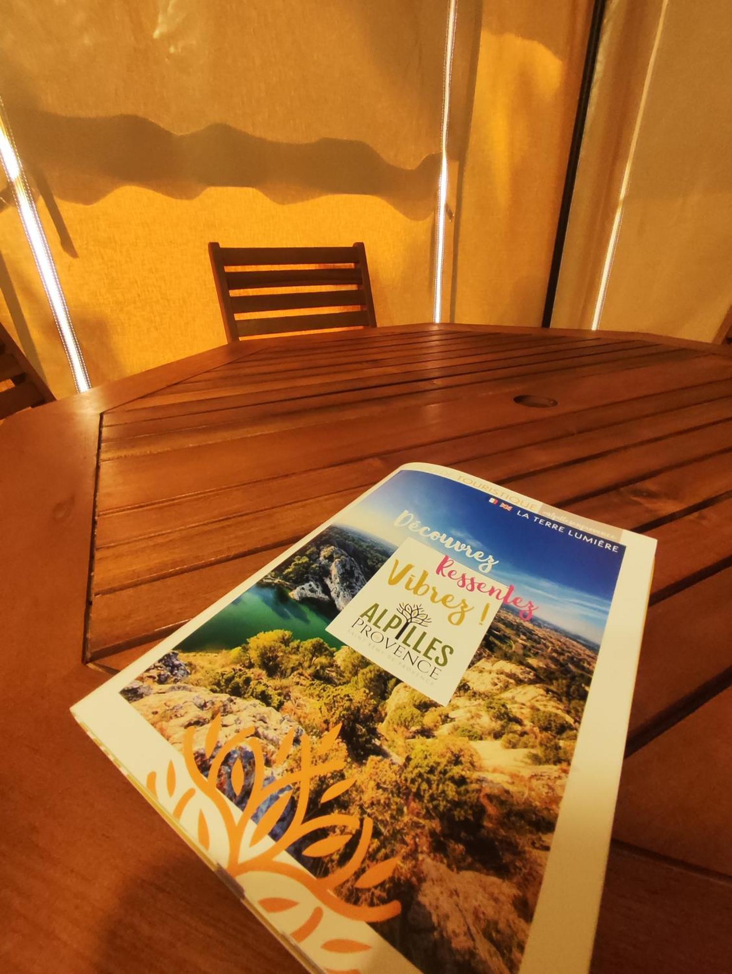 Camping Porte Des Alpilles By M.A Destination Glamping Saint-Étienne-du-Grès Eksteriør billede