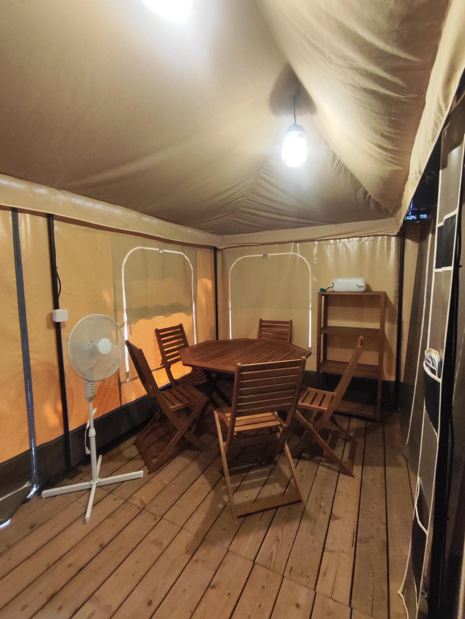 Camping Porte Des Alpilles By M.A Destination Glamping Saint-Étienne-du-Grès Eksteriør billede