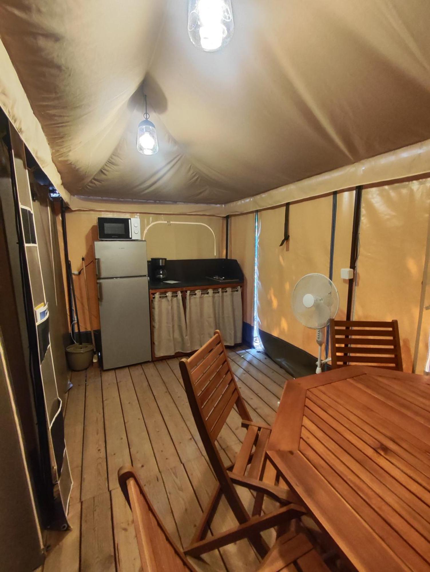 Camping Porte Des Alpilles By M.A Destination Glamping Saint-Étienne-du-Grès Eksteriør billede